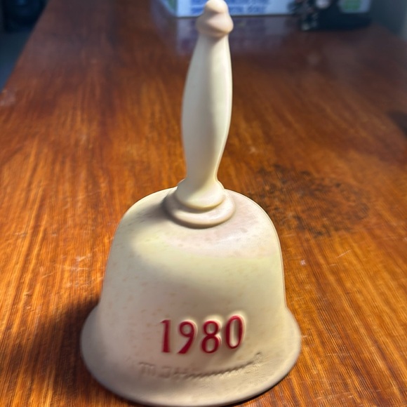 3/$25 Vtg Goebel M.J Hummel Annual Bell 1980 in Bas-Relief Third Edition Germany - Picture 6 of 9